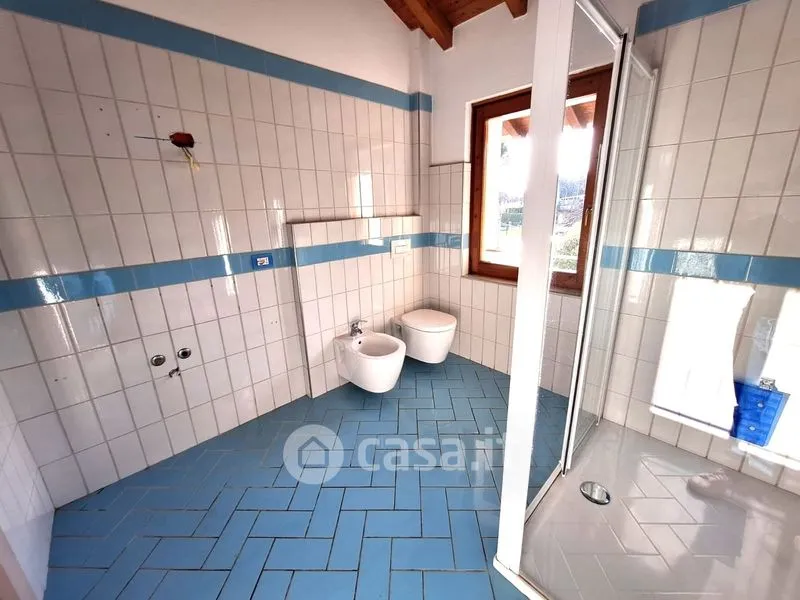 Bathrooms - Rustic Villa with Private Garden in Trescore Balneario