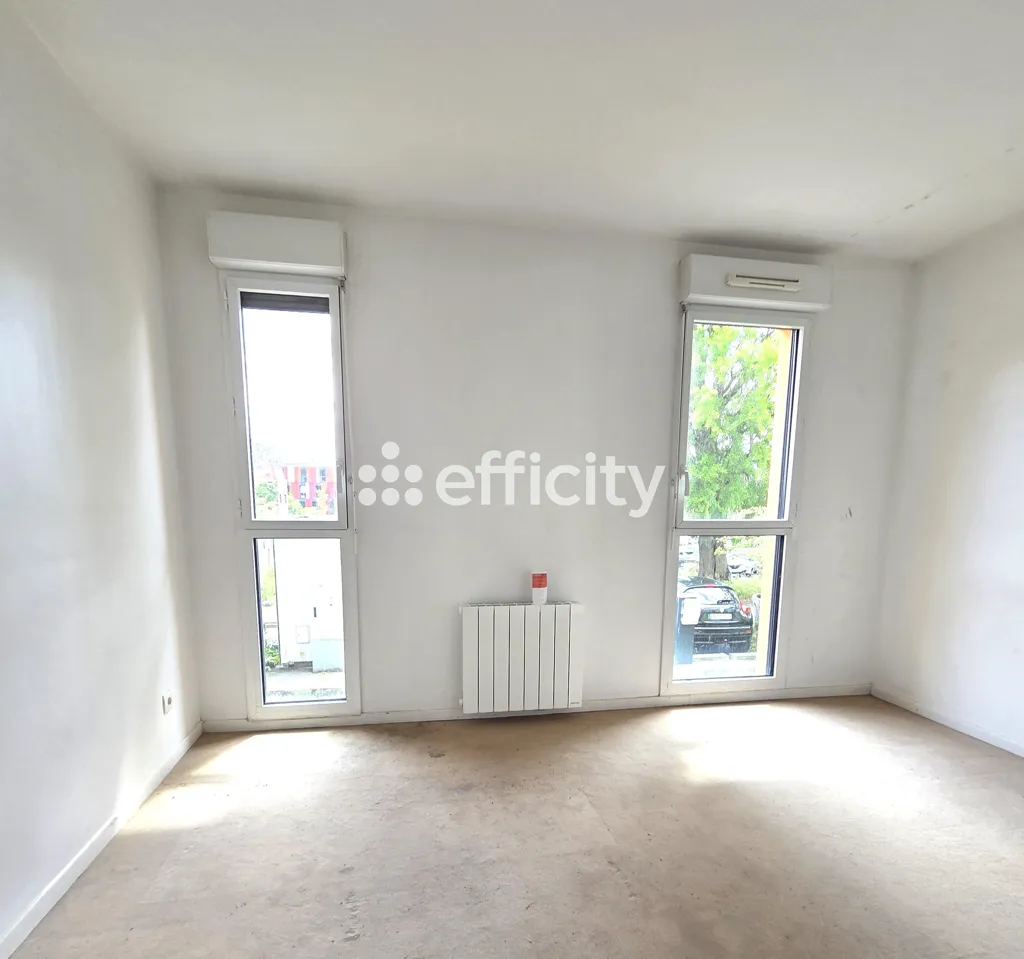 Toad - 3-Bedroom Apartment with Balcony in Roubaix Centre