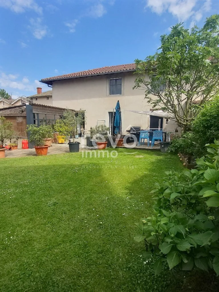 Aed - Architect-designed House with Veranda in Bouligneux