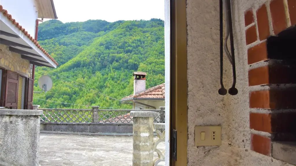 Rõdu - Rustic House with Terraced Garden in Comano