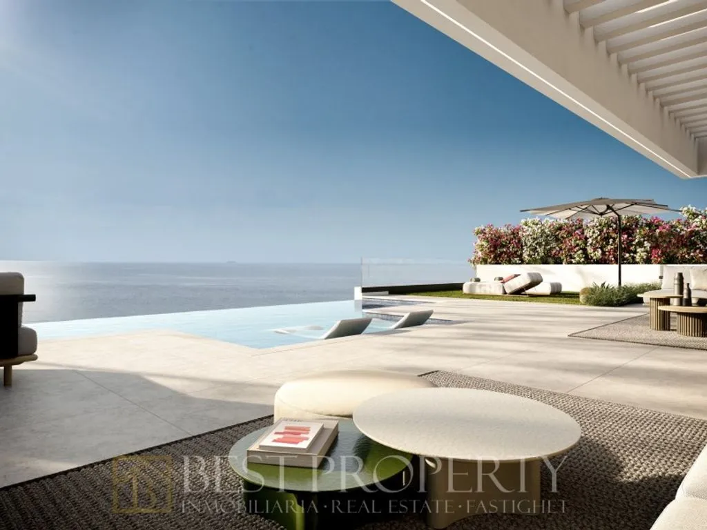 Piscina - Luxury Villa with Beachfront Access in Almuñécar