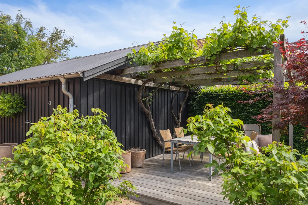 Terrasse - Classical Villa with Architect-Designed Garden in Odense