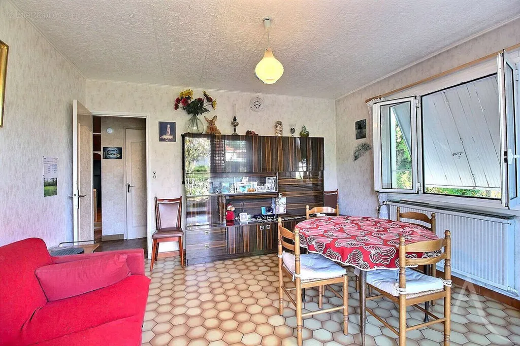 Söögituba - House with Garden and Balcony in Bègles