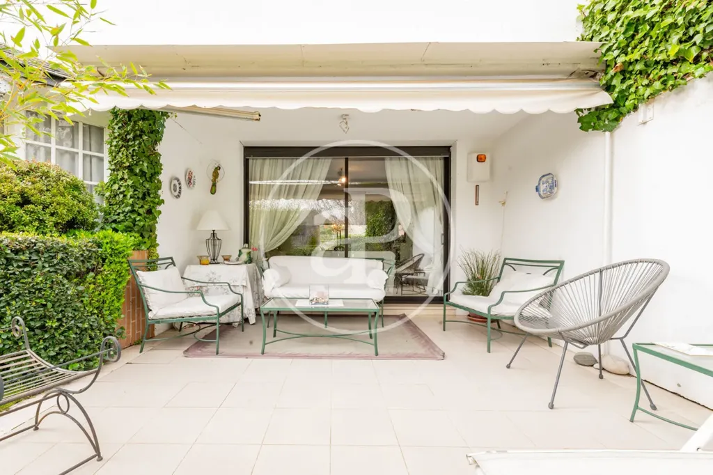 Terrass - Chalet with Pool in Parque Conde de Orgaz