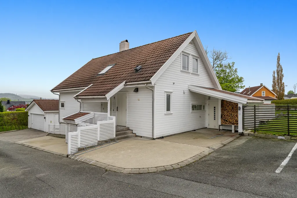 Välivaade - Detached House with Double Garage in Ganddal