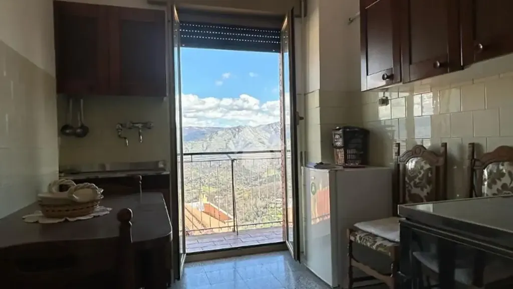 Cuisine - Apartment with Panoramic Balcony in Bellegra