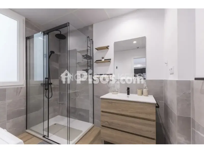 Salles de bain - Modern Flat with Park Proximity in Retiro