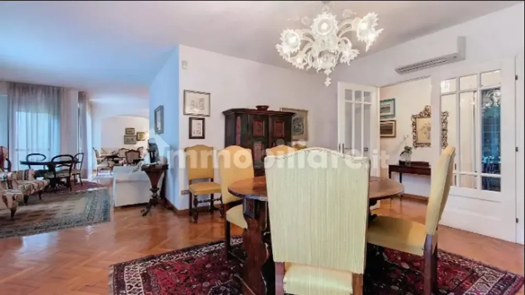 Dining Room - Spacious Apartment with Balcony in Pisa Centre