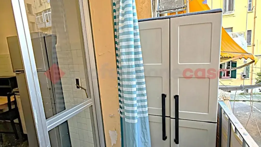Balcon - Twin-Storey Apartment with Balcony in Bari