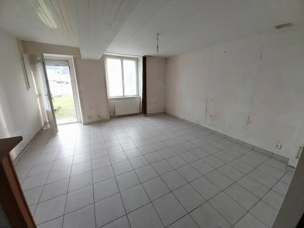 Pièces - Maison en Centre-Ville avec Garage à Mauron