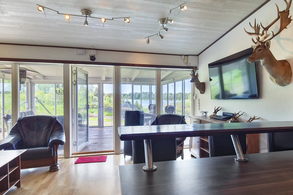 Séjour - Waterfront House with Boat Slip in Gräddö