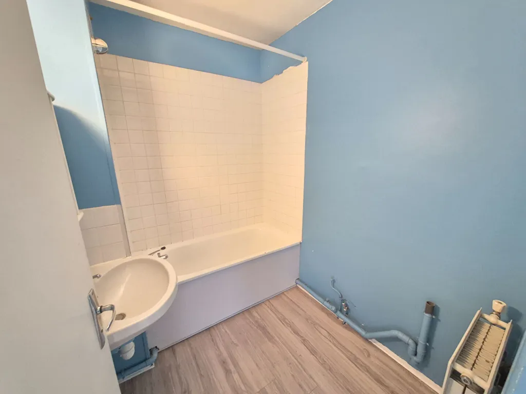 Salles de bain - Appartement 3 Pièces avec Balcon à Arques