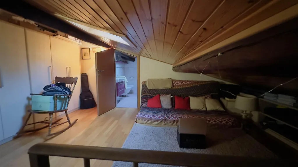 Rooms - Rustic Apartment with Balcony in Florence