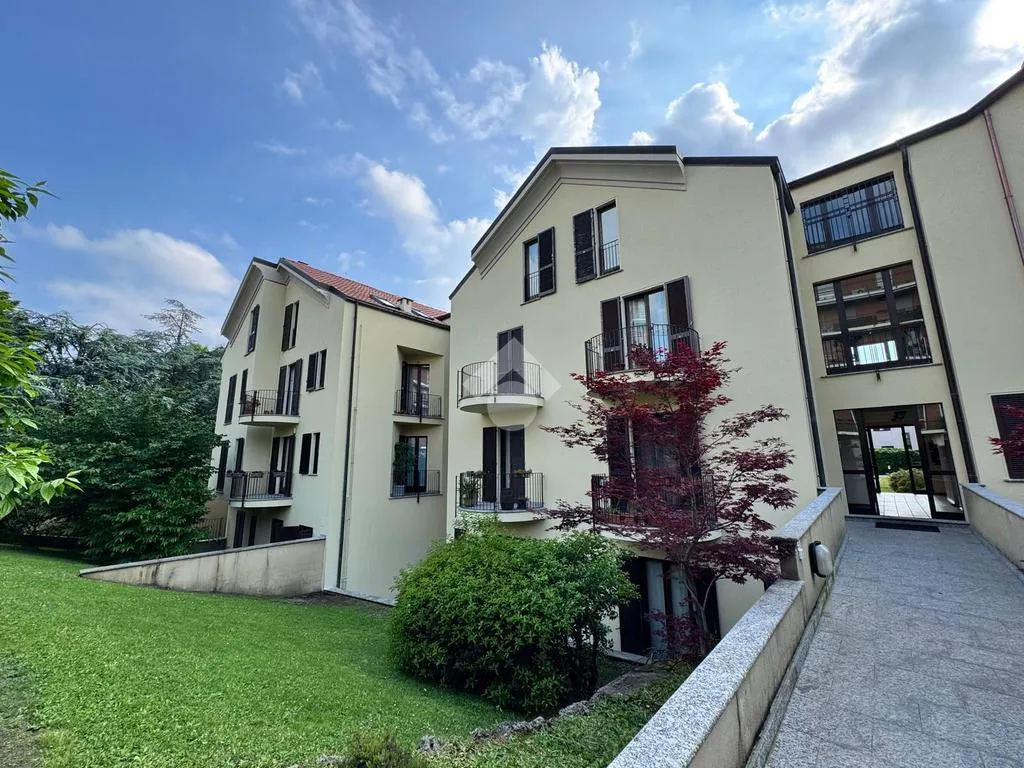 Exterior - Renoavted Multilocale with Private Garden in Monza