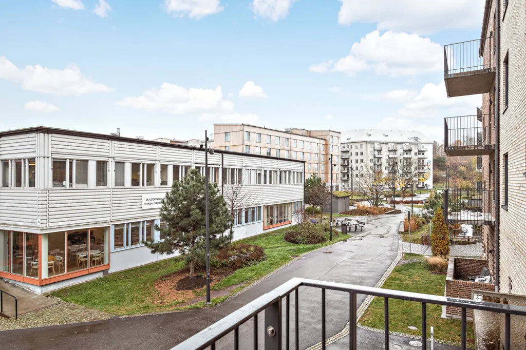 Aed - Modern Flat with Balcony in Backa