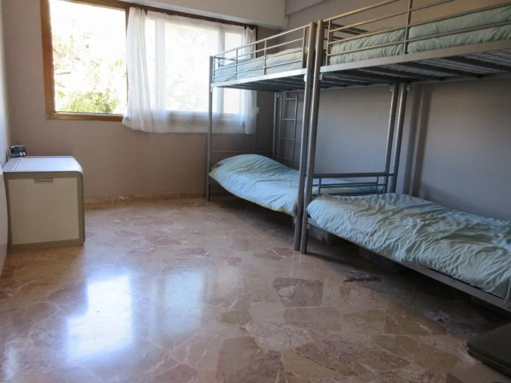 Chambres - Appartement Rénové avec Terrasse à Sainte-Maxime