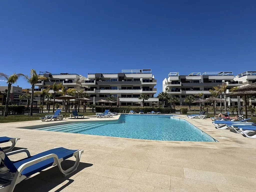 Bassein - 3-Bed Flat with Pool in Playa Flamenca