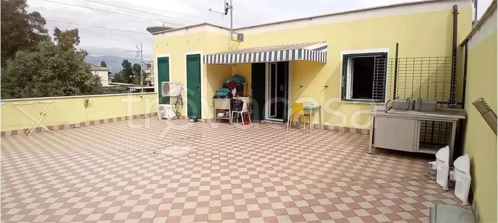 Terrasse - Rear-Facing Apartment with Terrace in Latina