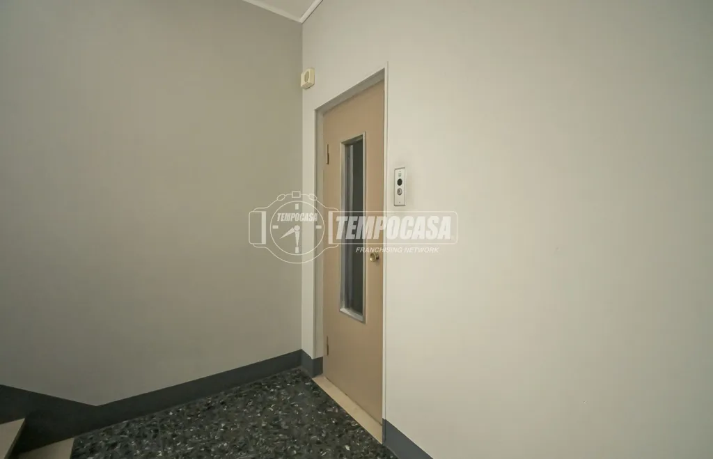 Entrée - Central Billet with Balcony in Collegno