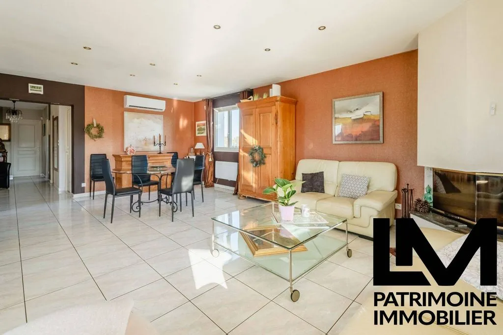 Living Room - Luxury Villa with Pool in Agde