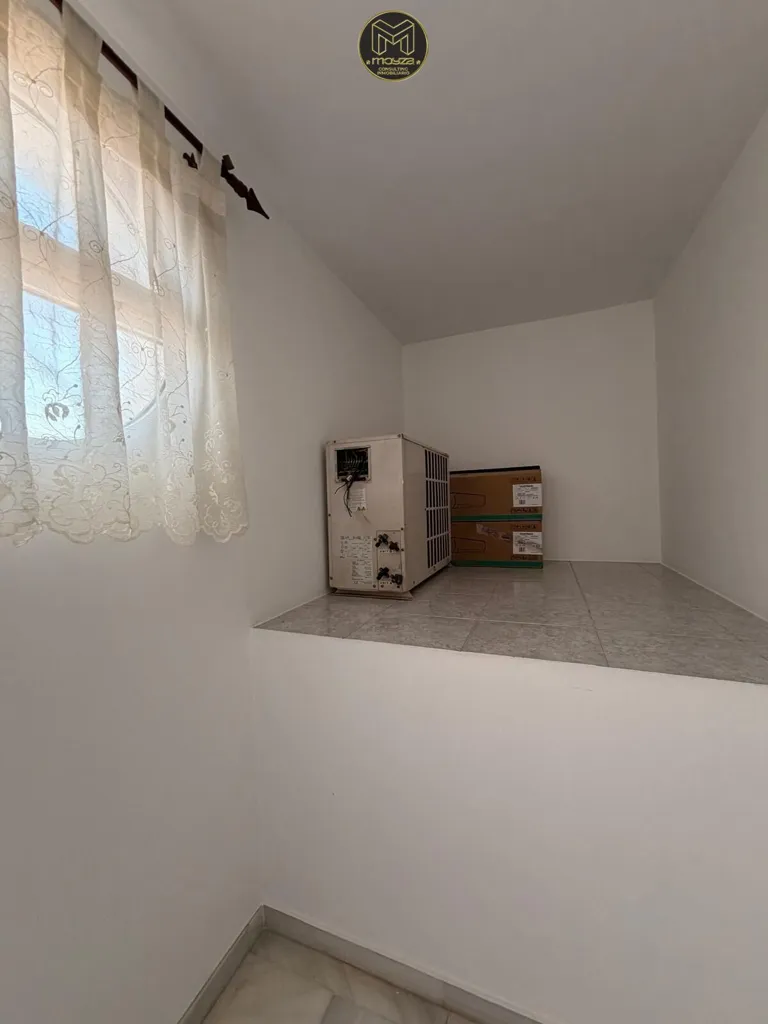 Pesuköök - Luxury Villa with Private Garage on Gran Bulevar
