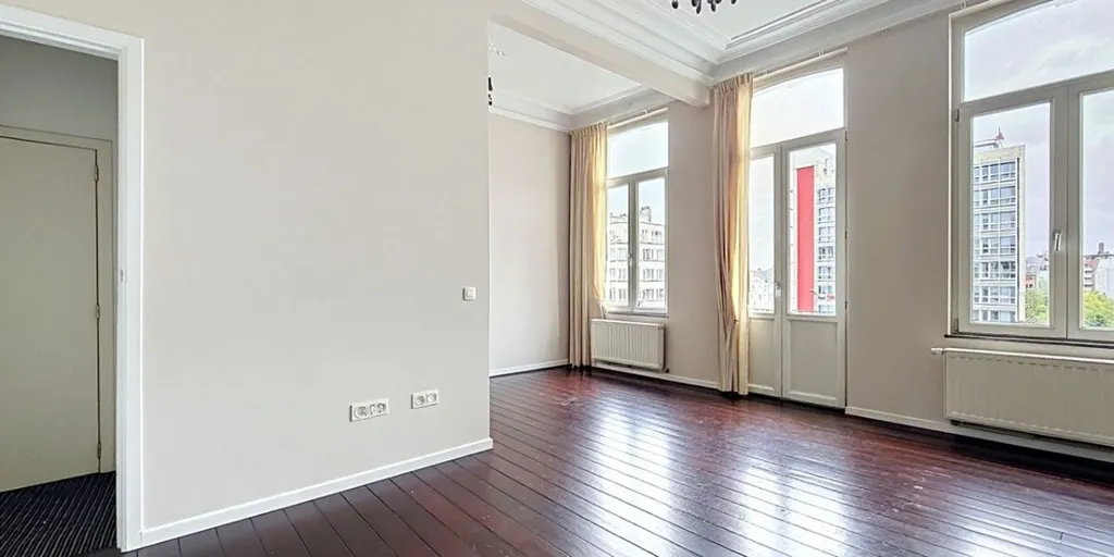 Toad - Bright Neoclassical Apartment with Balcony in Brussels