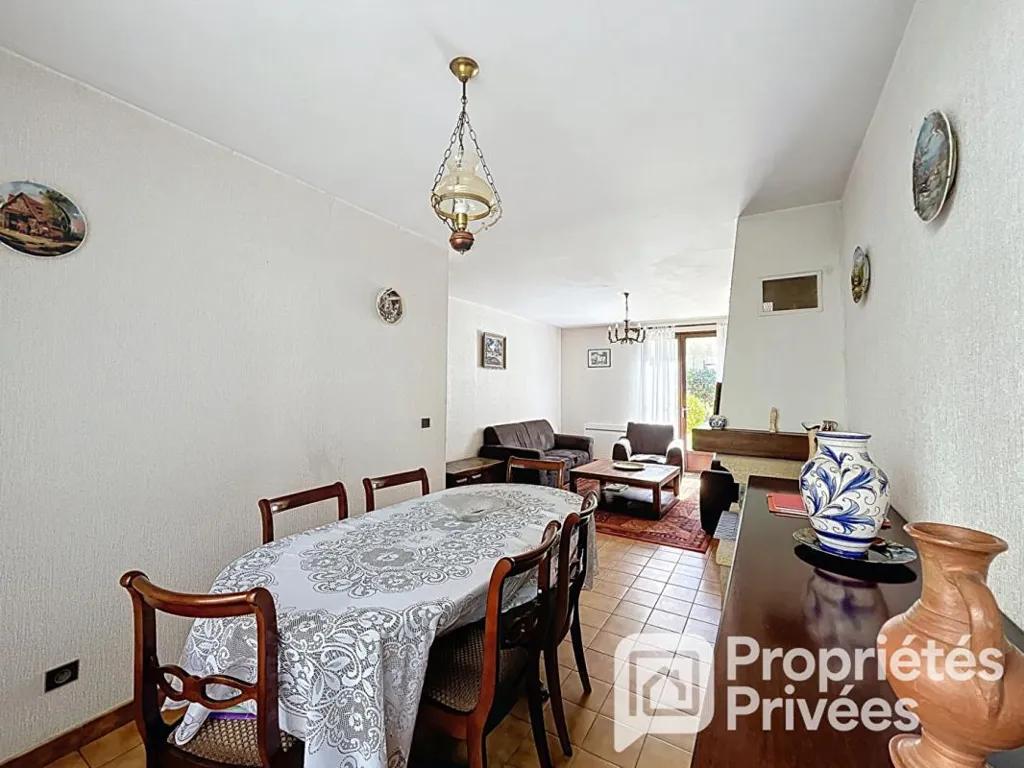 Salle à manger - Maison de 5 Pièces avec Garage à Châtillon