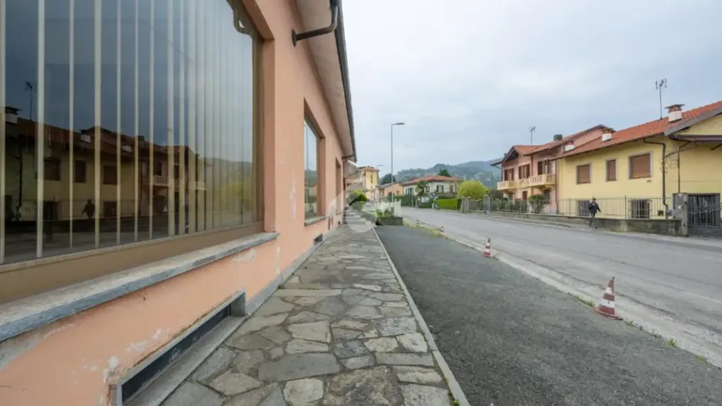 Välivaade - Commercial Space with Parking in Costigliole Saluzzo