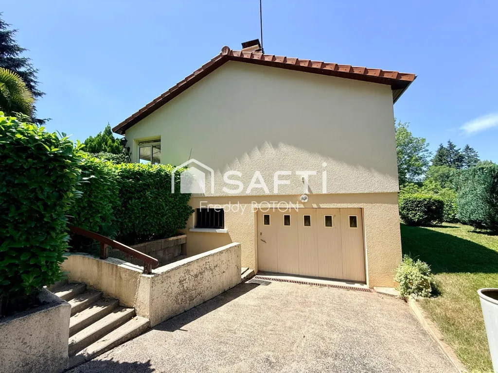 Exterior - 1980s House with Garden in Secondigny