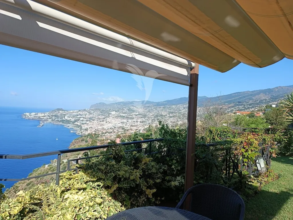 Terrass - Luxury Villa with City View in Funchal