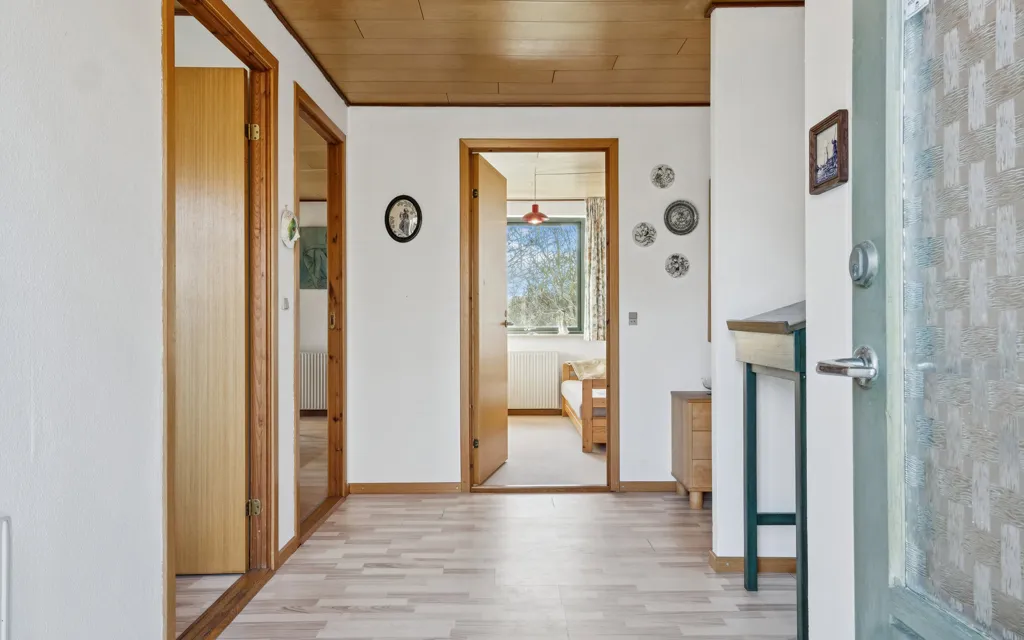 Esik - Villa with Large Garage in Southern Høng