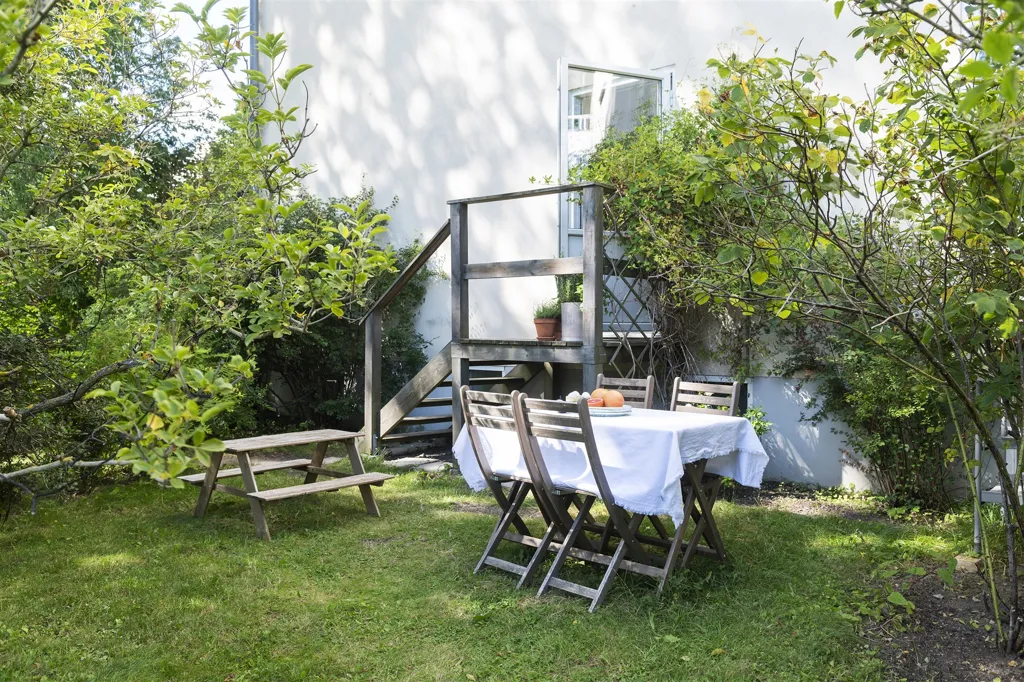 Aed - Townhouse with Garden in Central Location