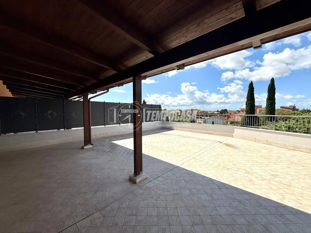 Terrass - Modernised Bilocale with Terrace in Rome