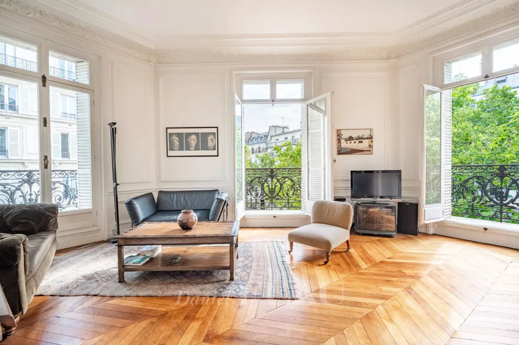 Elutuba - 3-Bed Apartment with Balcony in Paris 6th