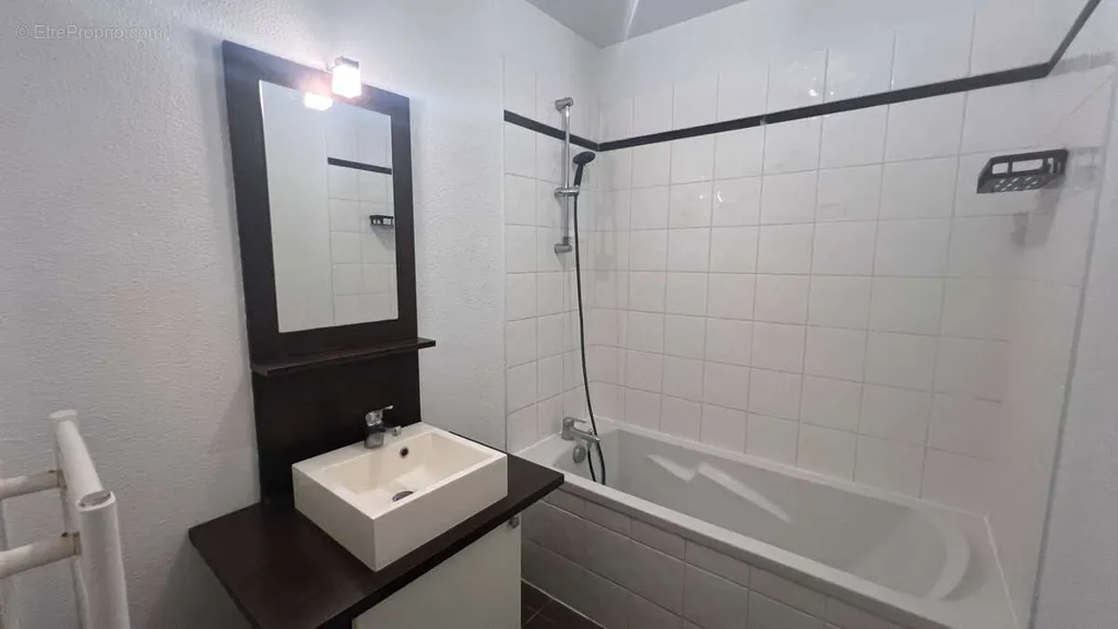 Salles de bain - Appartement Duplex avec Parking Sécurisé à Bordeaux Chartrons