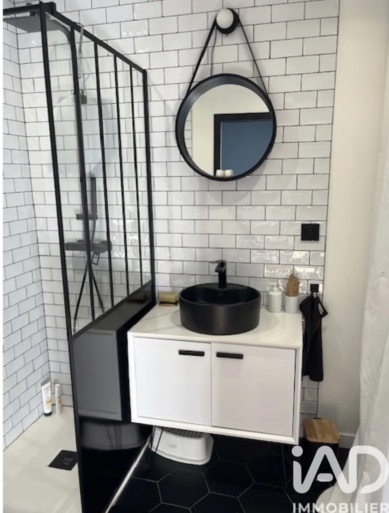 Bathrooms - Architect-Designed House with Pool in Carbon-Blanc