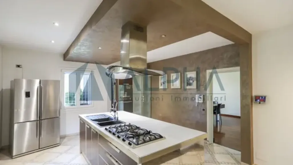 Cuisine - Architectural Villa with Private Garden in Ravenna