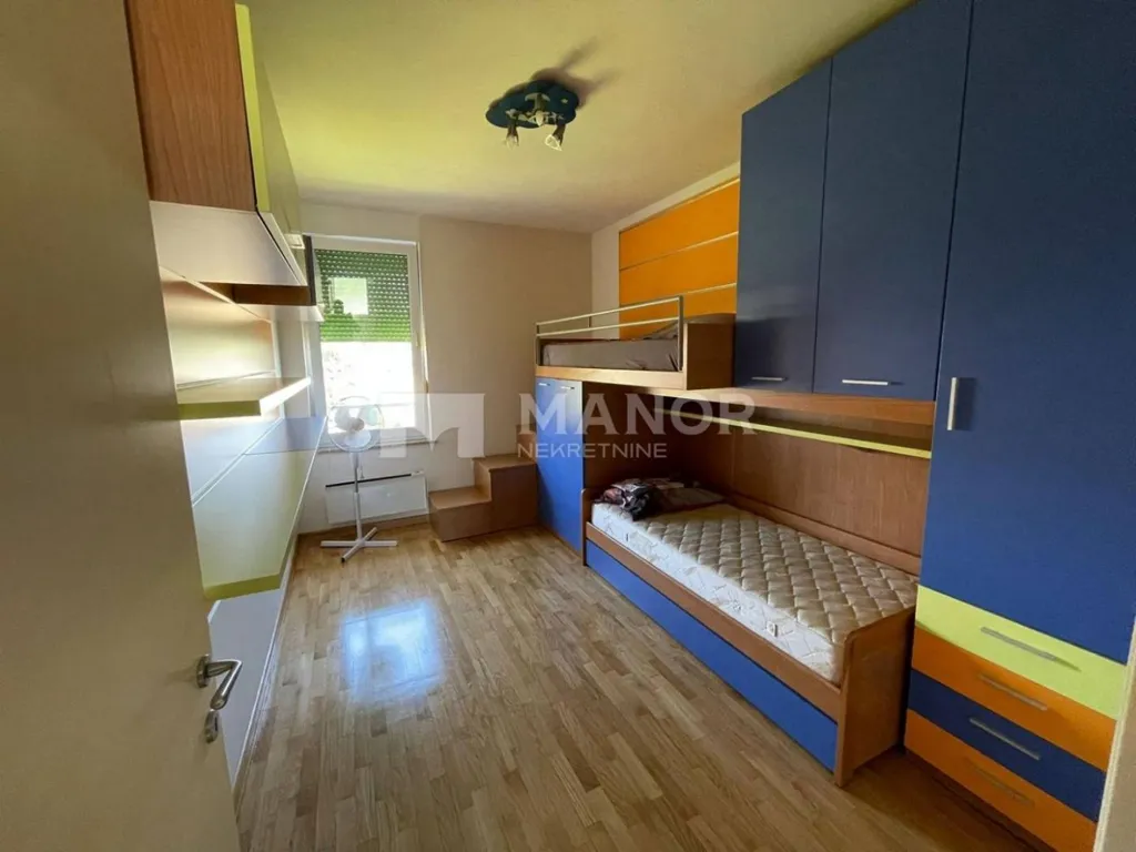 Magamistoad - Apartment with Two Balconies in Volosko, Opatija