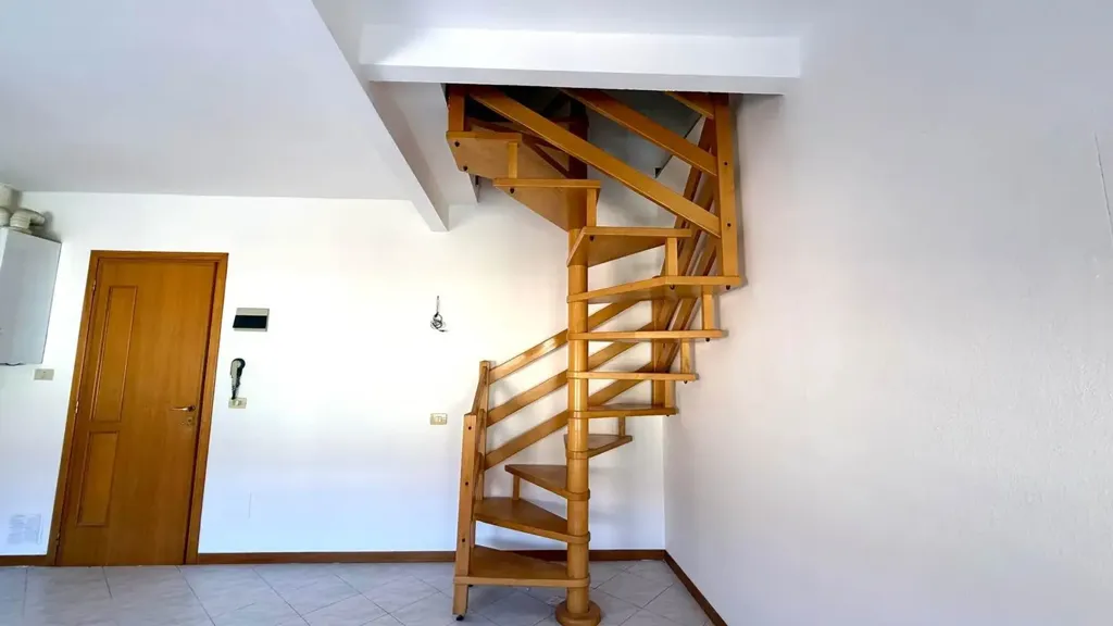 Toad - Two-Level Apartment with Terrace in Cecina