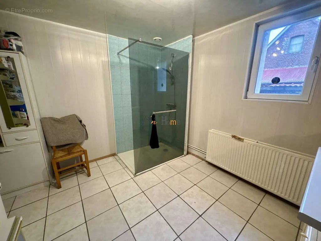 Salles de bain - Corps de Ferme avec Jardin à Bertincourt