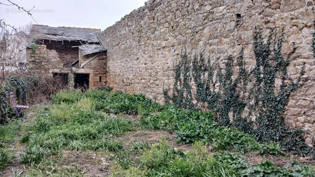 Aed - Two Stone Houses in Centre Guingamp
