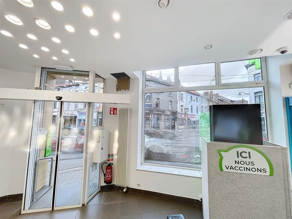 Pièces - Immeuble Mixte avec Commerces à Uccle