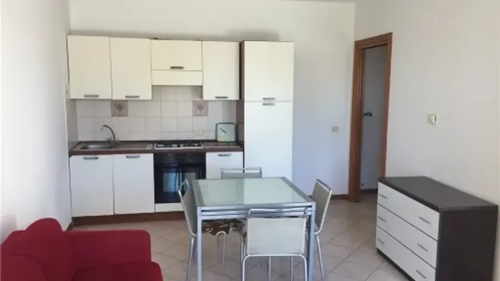 Salle à manger - Two-Bedroom Apartment with Garden Access in Capraia e Limite