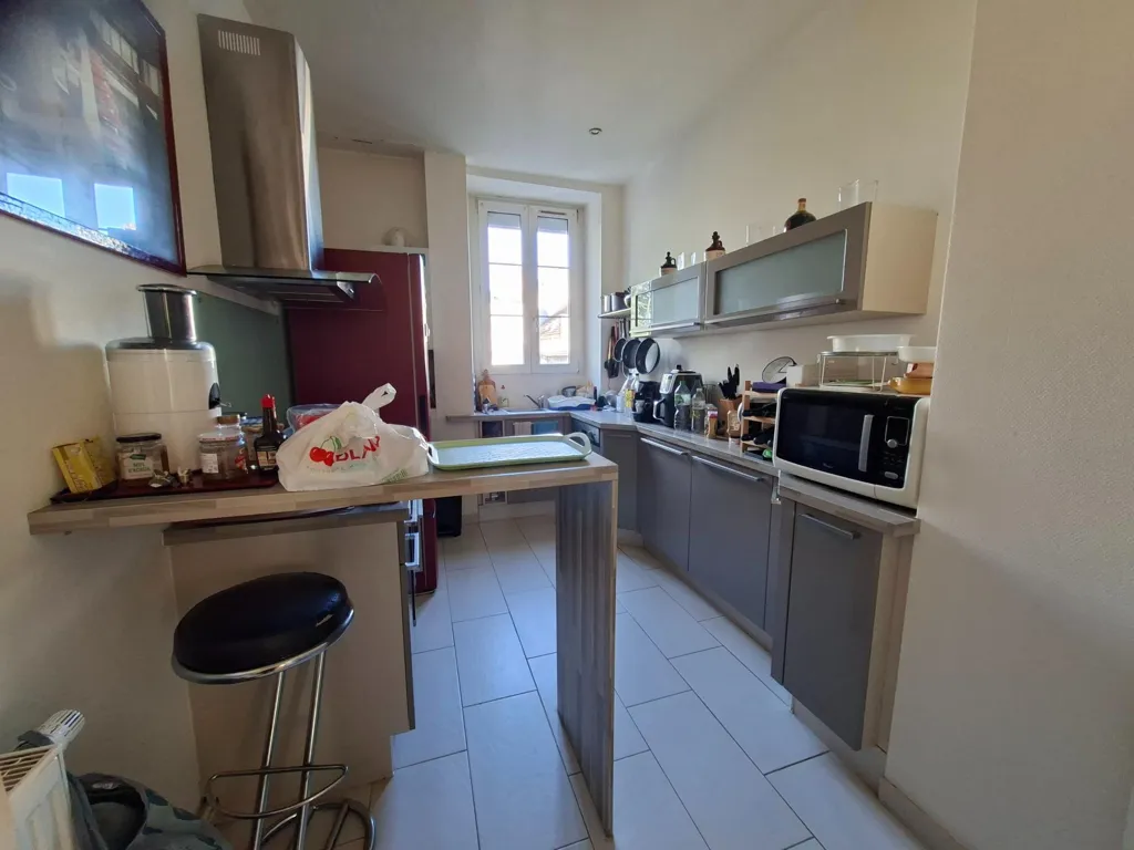 Köök - 1949 Built Apartment with High Ceilings in Mulhouse