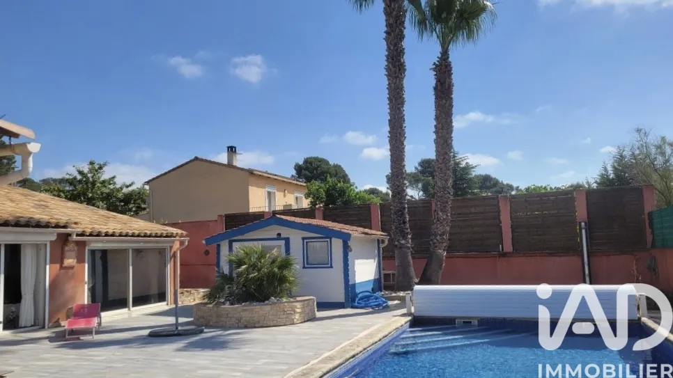 Piscine - Mas avec Piscine au Sel dans un Environnement Calme à Le Muy