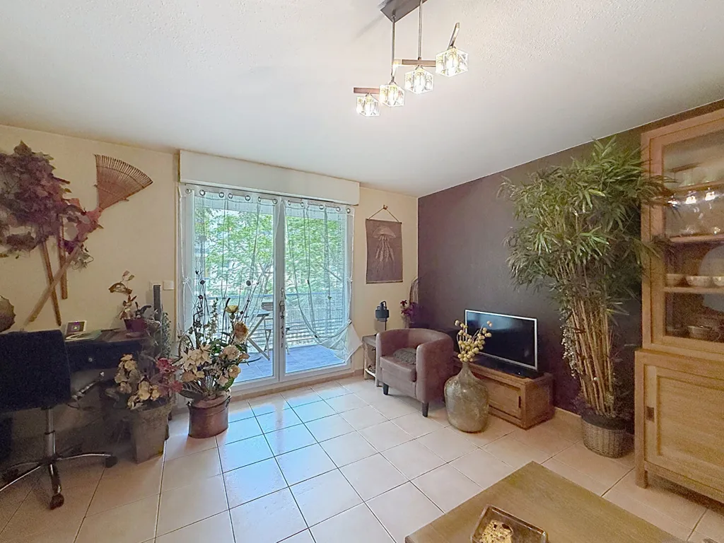 Living Room - Bright 2-Bed Flat with Terrace in Avignon