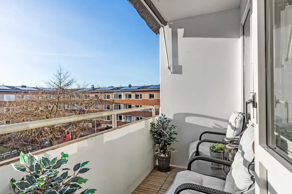 Balcon - Renovated Apartment with West-Facing Balcony in Göteborg