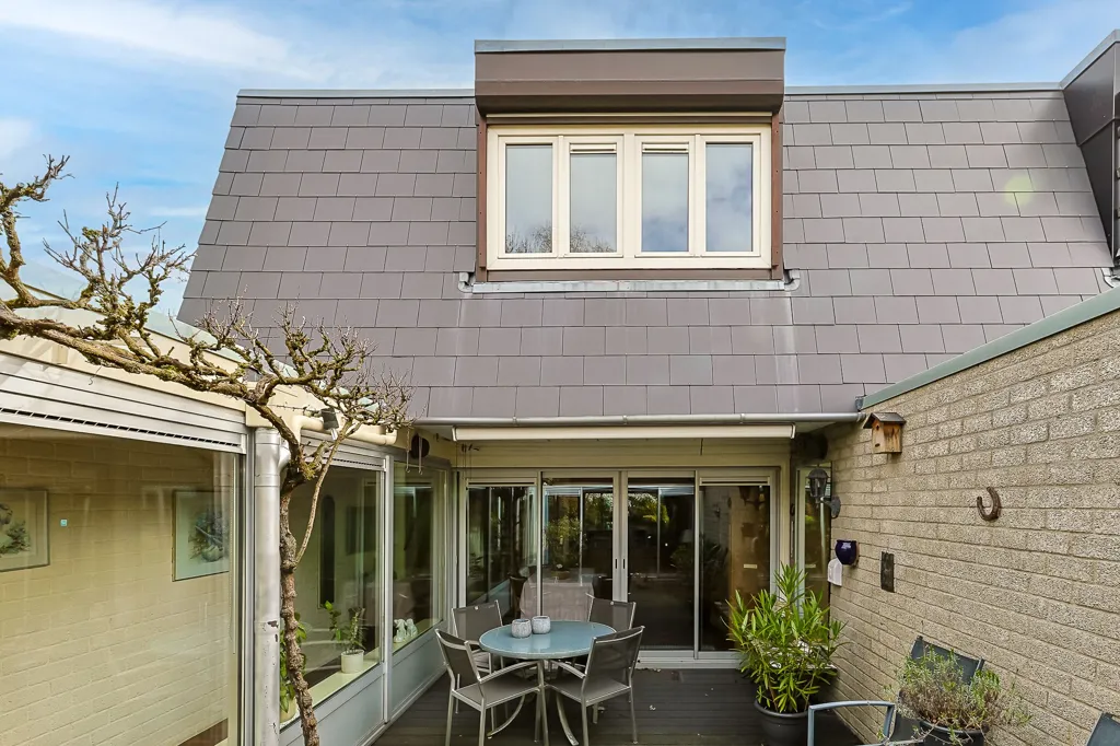 Terrass - Playfully Designed Corner Home with Patio in Leiderdorp