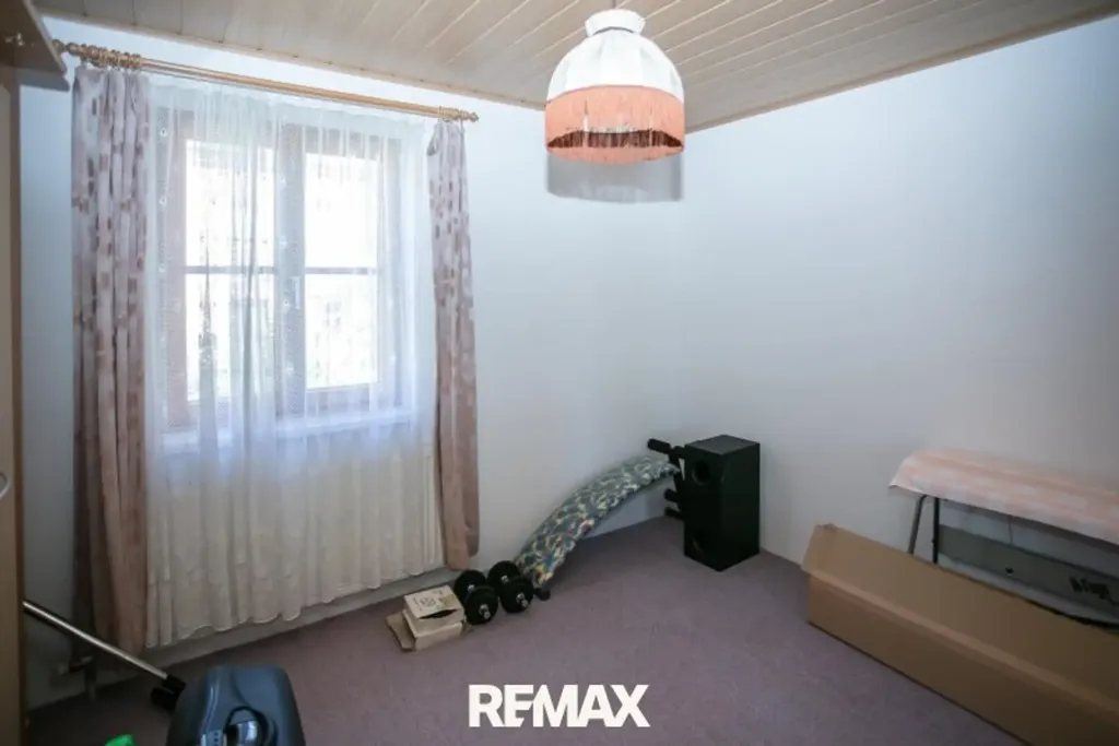 Magamistoad - Spacious House with Workshop in Kautzen