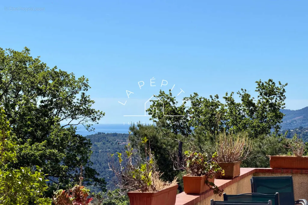 Terrass - Charming Provençal House with Sea View in Spéracèdes